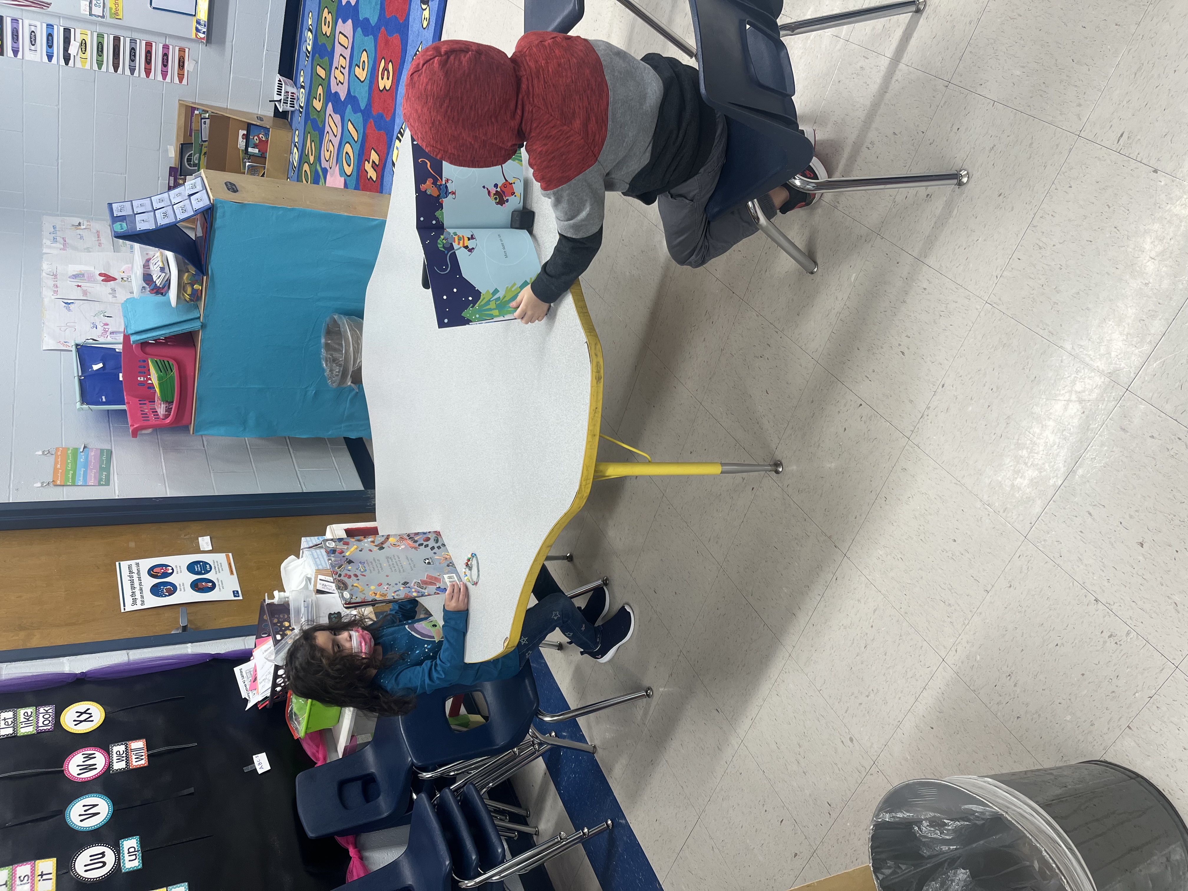 Kinder students reading