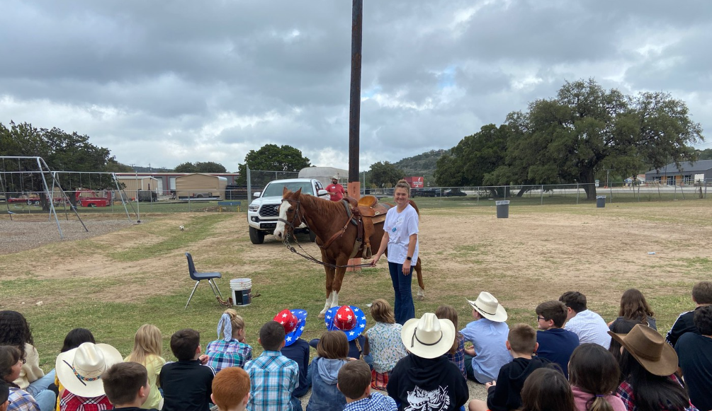 Picture of Helotes Bulldogs learning about horses from Alexis Wanke