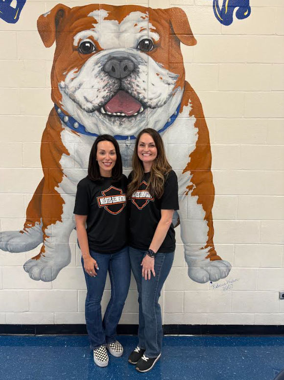 Pic of Helotes Elementary Teachers in front of Bulldog mural