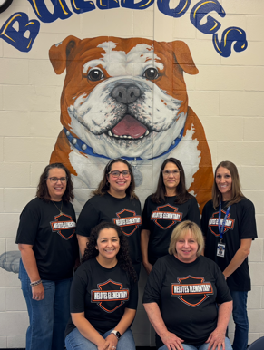 Pic of Helotes Elementary Special Education Team in front of Bulldog mural 