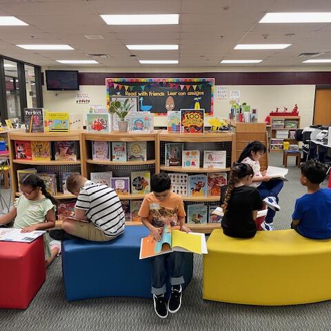 Cody Colts love to READ!